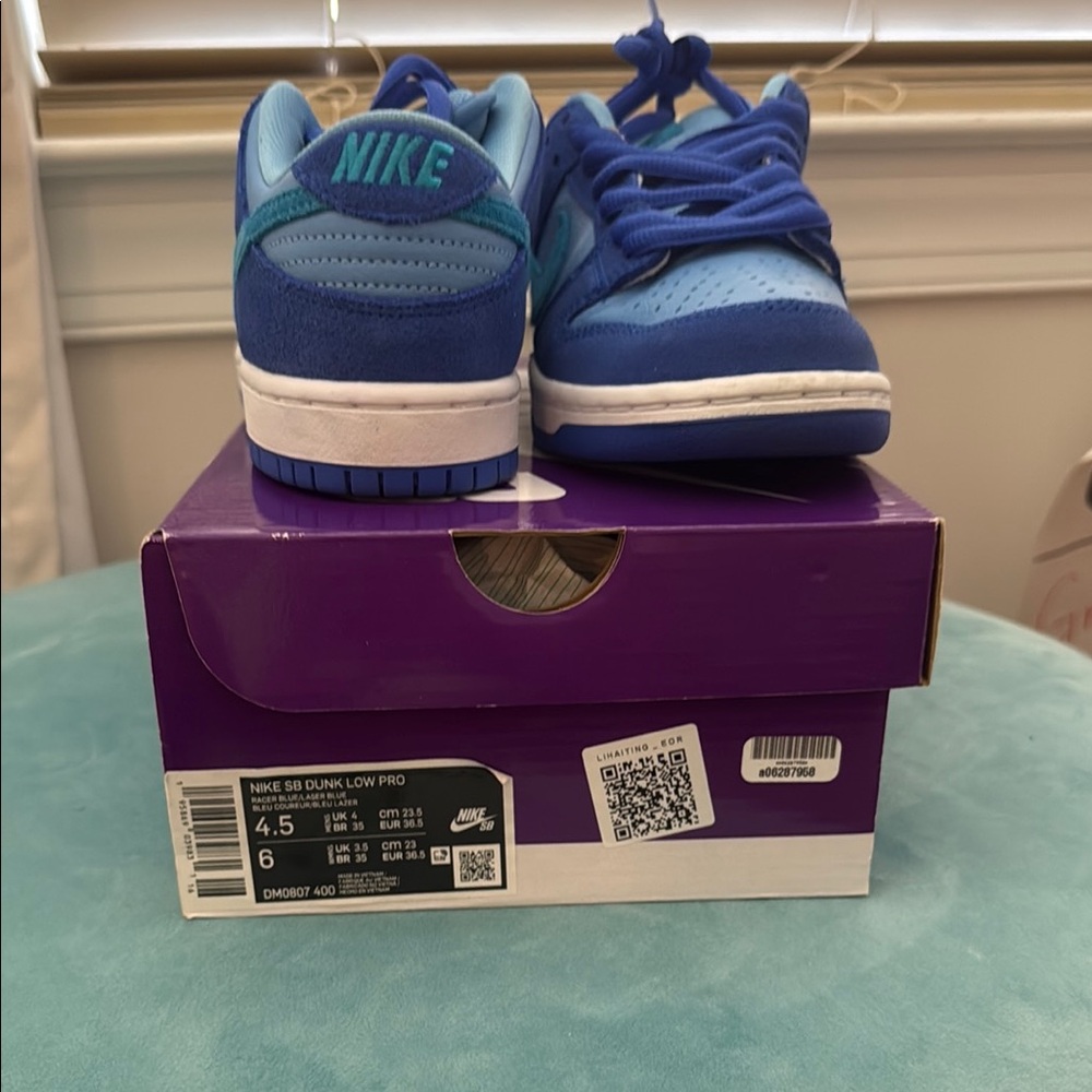 Nike SB Dunk Low Blue Raspberry